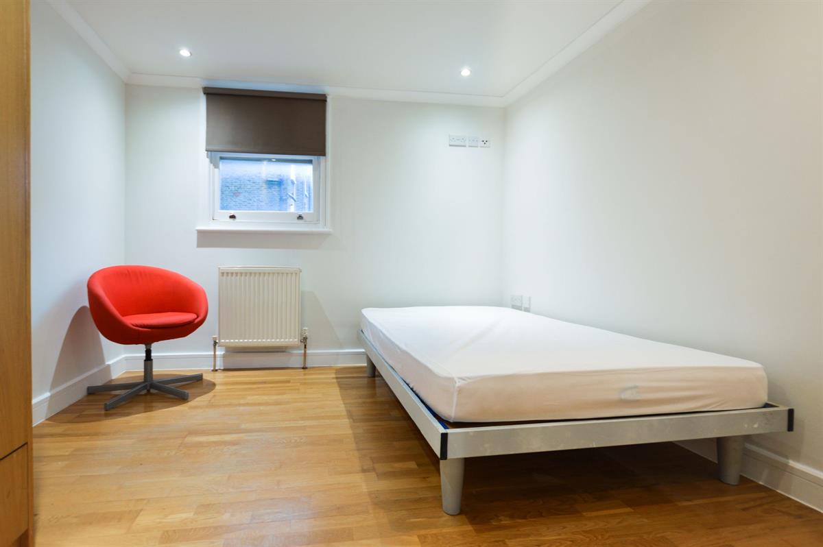 Flat Shepherds Bush Road in Greater London