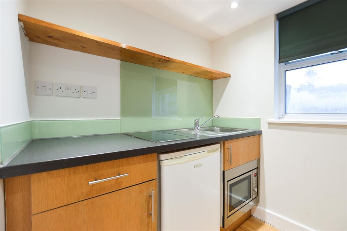 Flat Shepherds Bush Road in Greater London