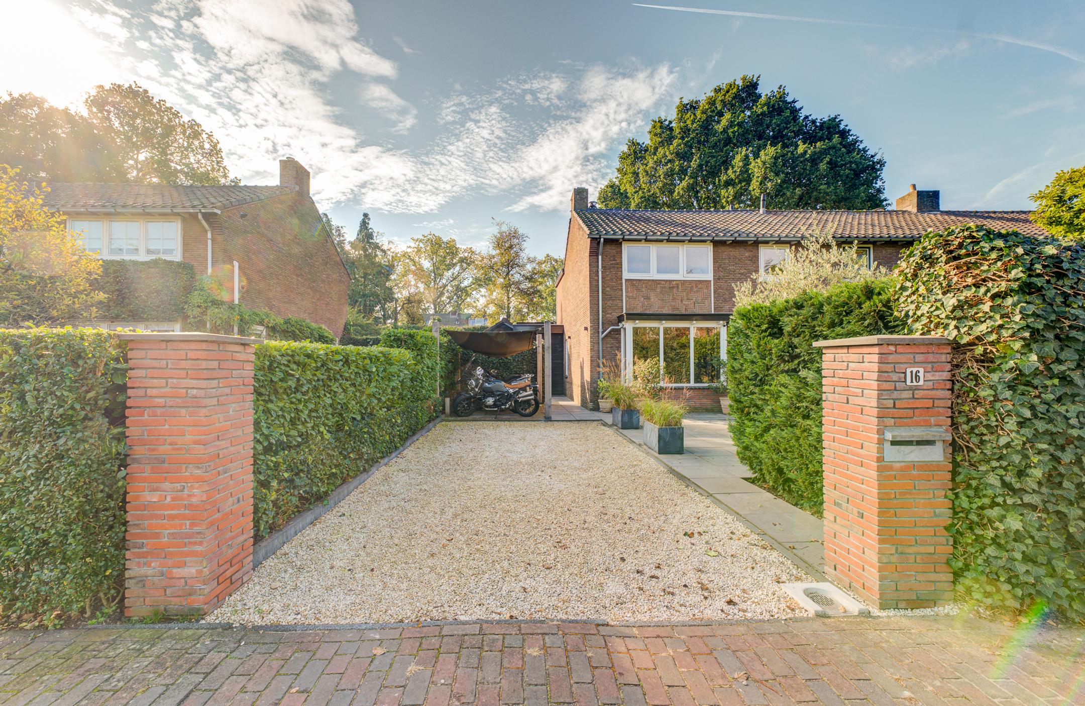 Hoekwoning te koop: Frans Langeveldlaan 16, Laren