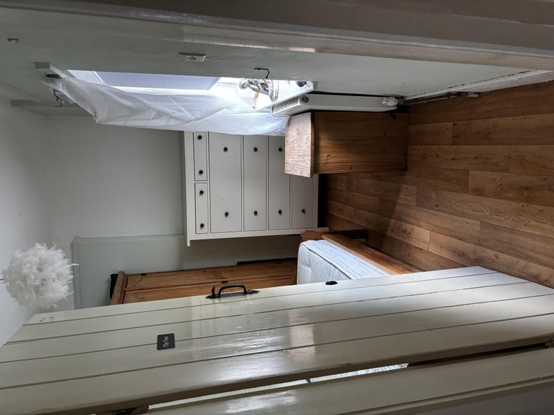 Room Long Lane in Redhill