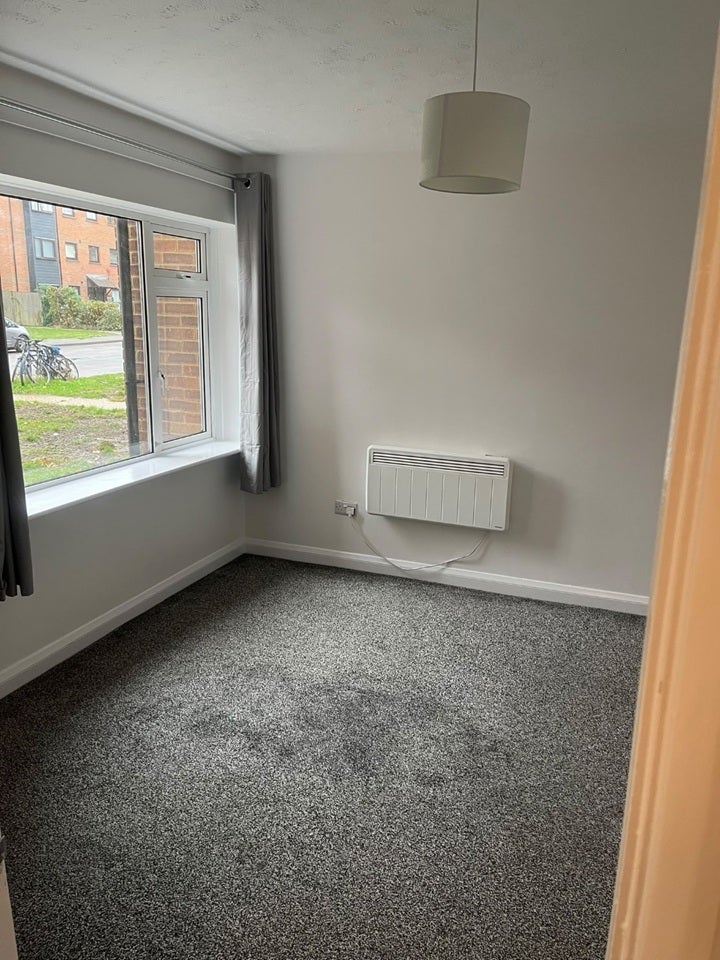 Flat Thirkleby Close in Slough