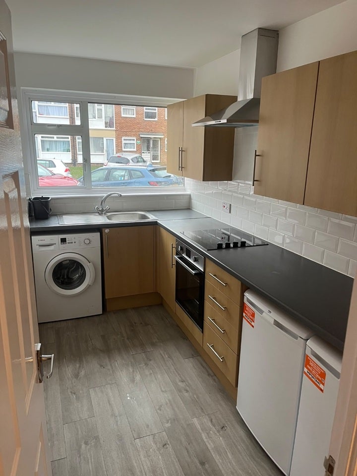 Flat Thirkleby Close in Slough