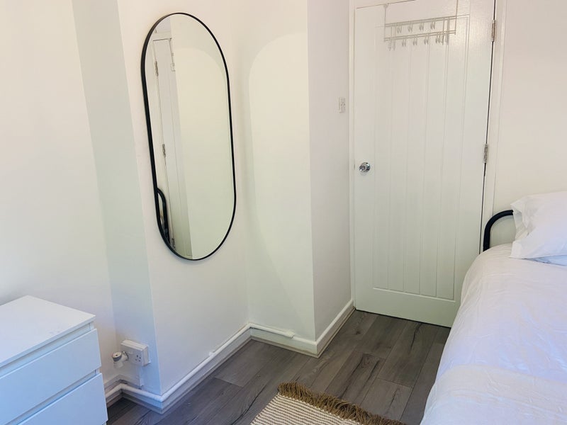 Room Claremont Road in Greater London