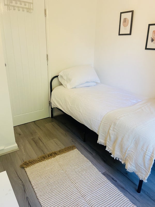 Room Claremont Road in Greater London