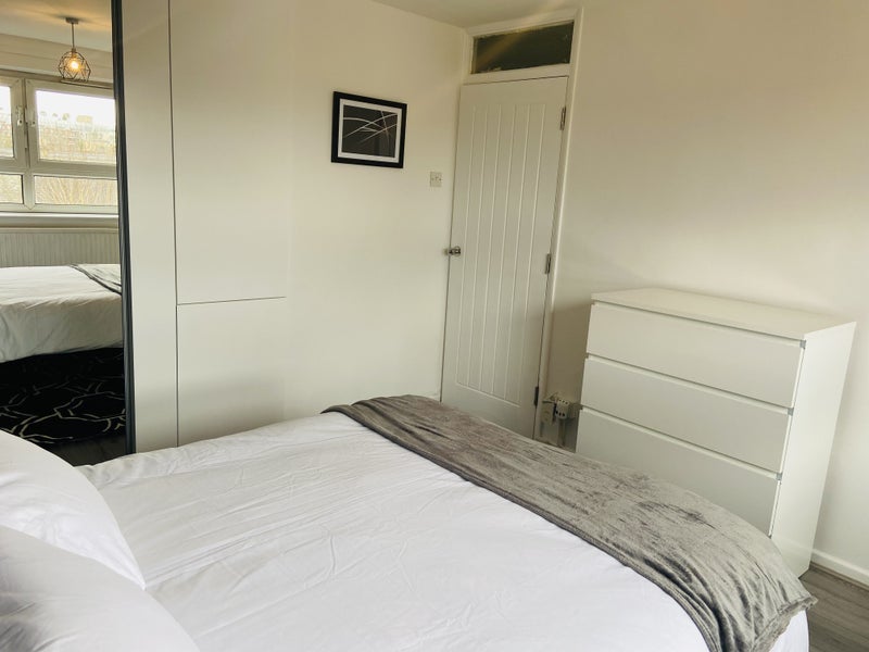 Room Claremont Road in Greater London