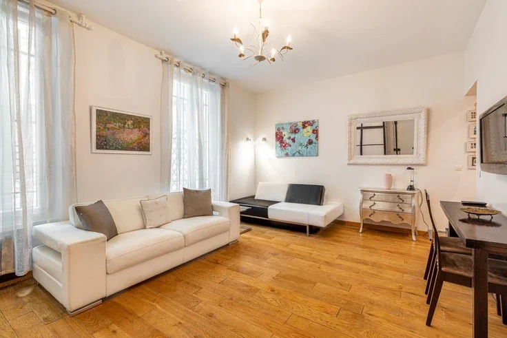 Flat Rue Mornay in Paris