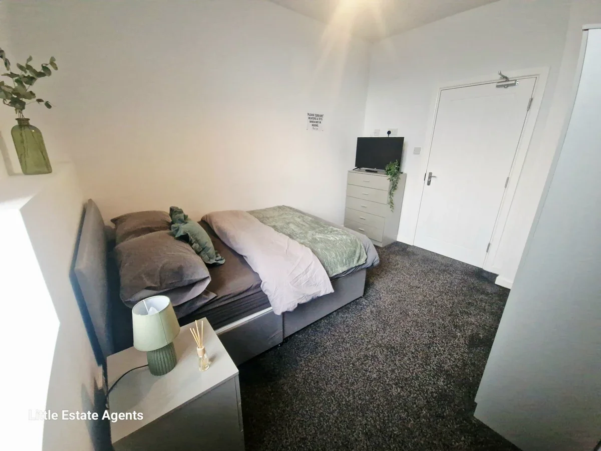 Room Claughton Street in St Helens