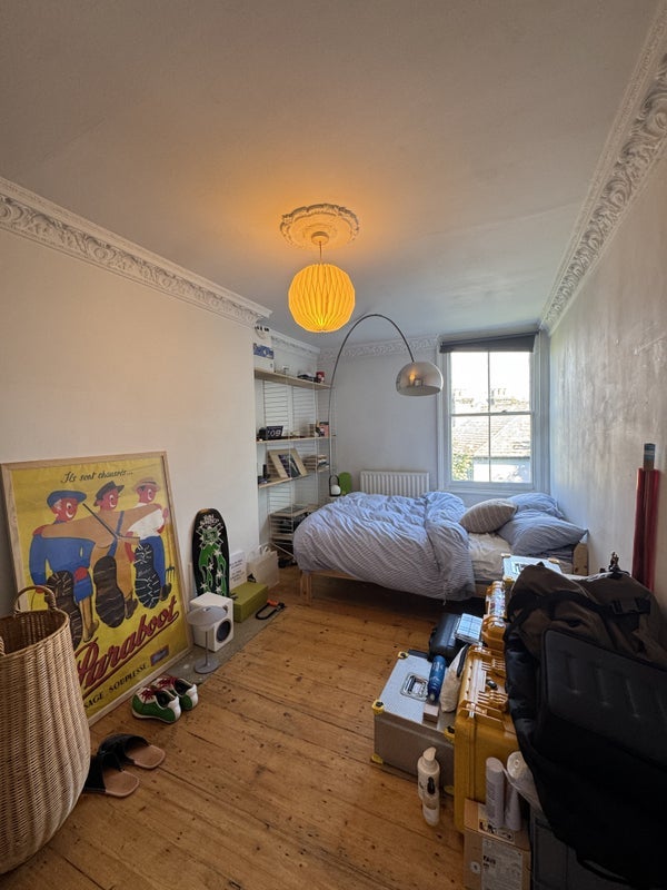 Room Evering Road in Greater London