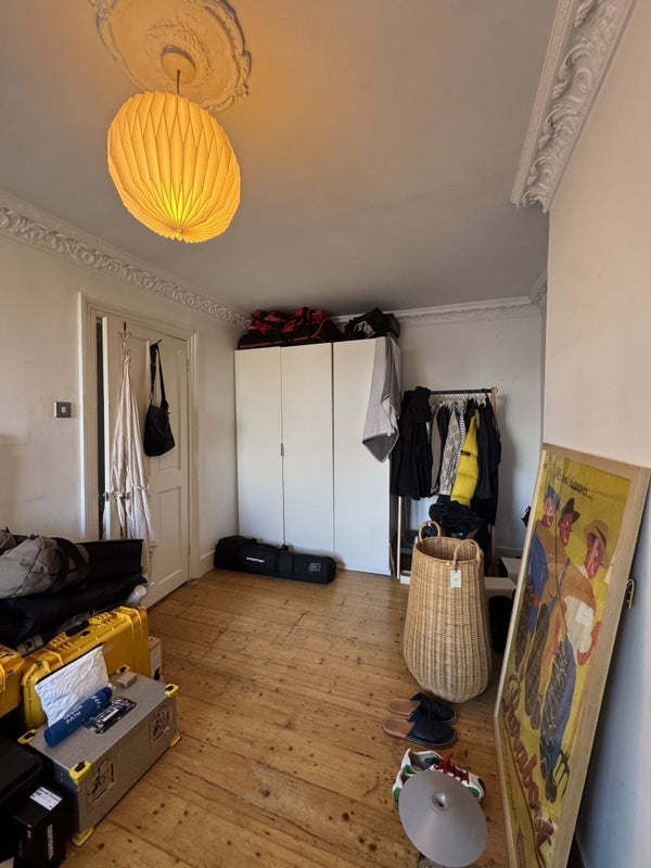 Room Evering Road in Greater London