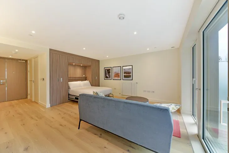 Flat Barnard Close in Greater London
