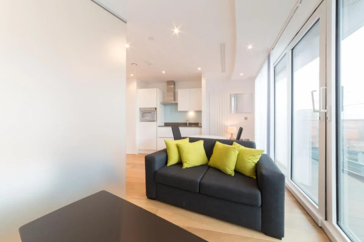 Flat Crossharbour Plaza in Greater London