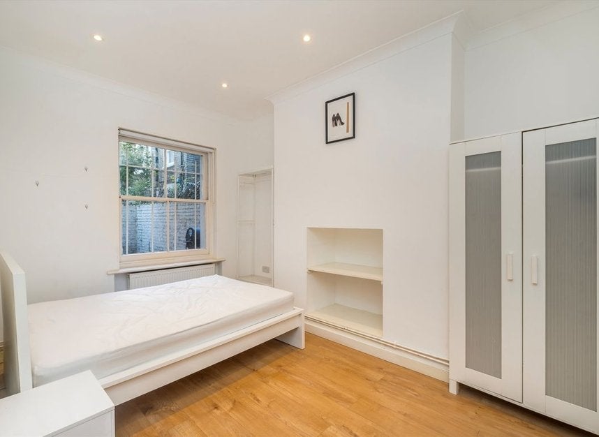Flat Perham Road in Greater London