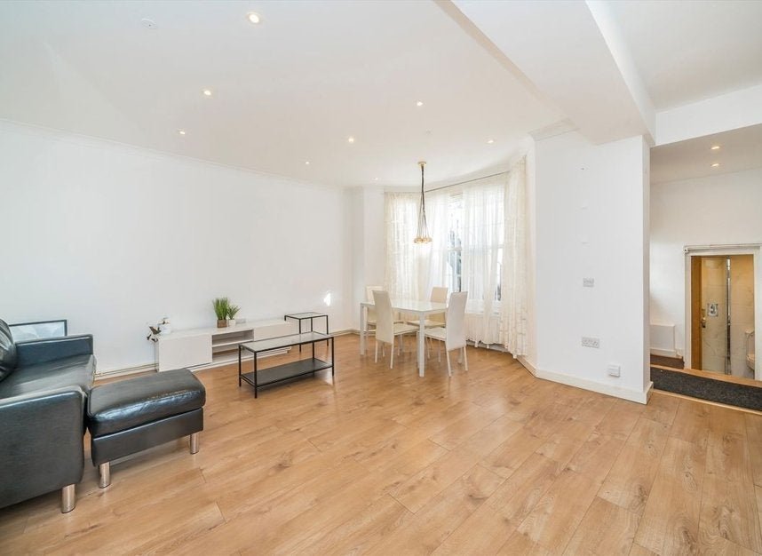 Flat Perham Road in Greater London