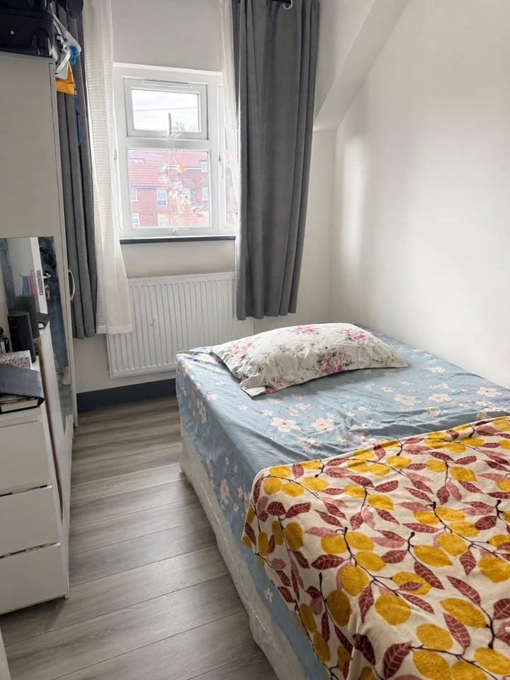 Room Eltham Palace Road in Greater London