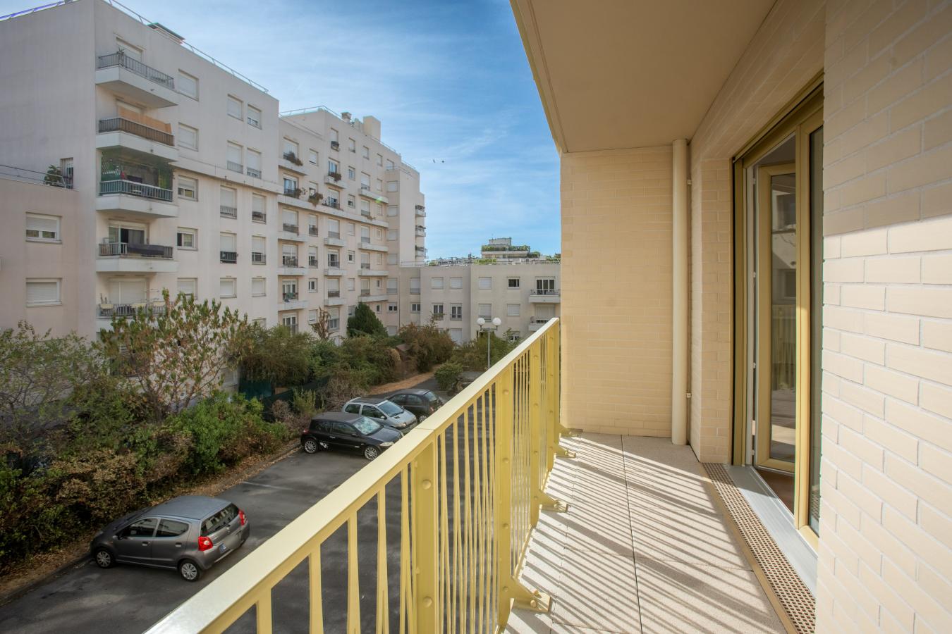 Flat Rue Madiraa in Courbevoie
