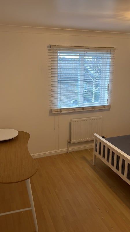 Room Moulins Road in Greater London
