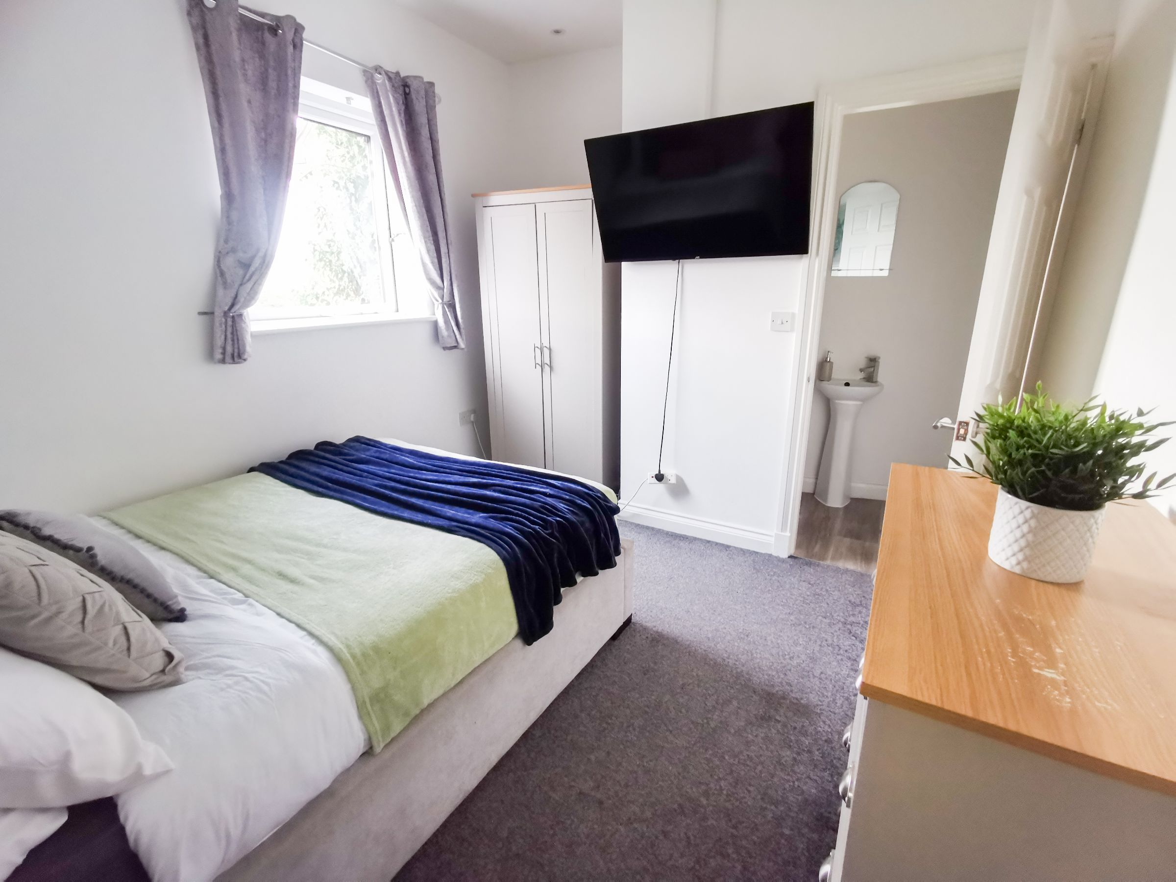 Room Hungerford Road in Crewe