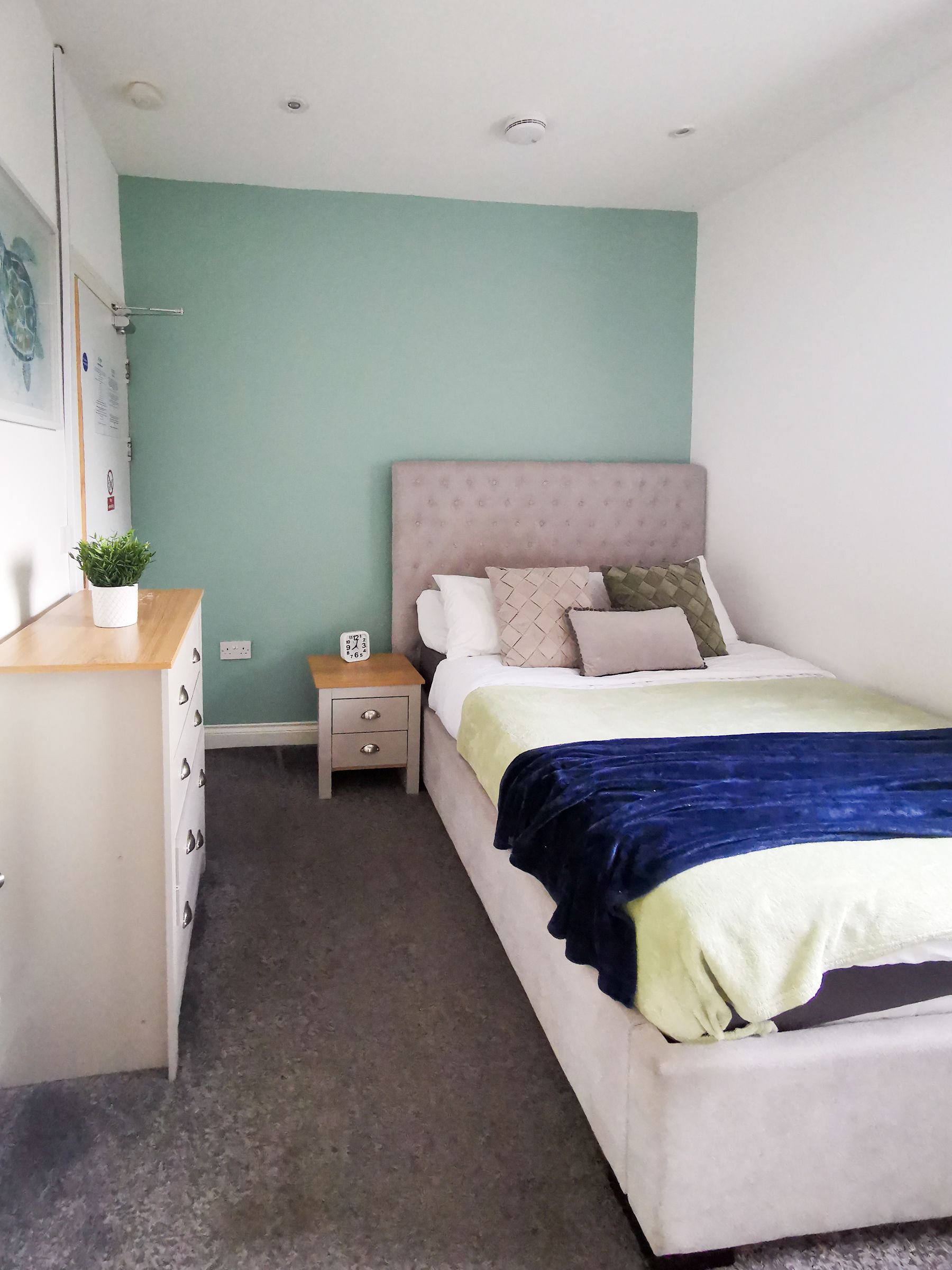 Room Hungerford Road in Crewe