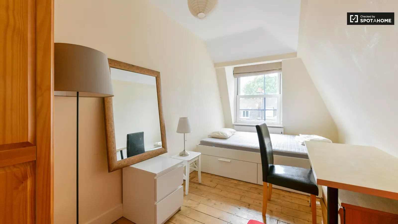 Flat Dagmar Terrace in Greater London