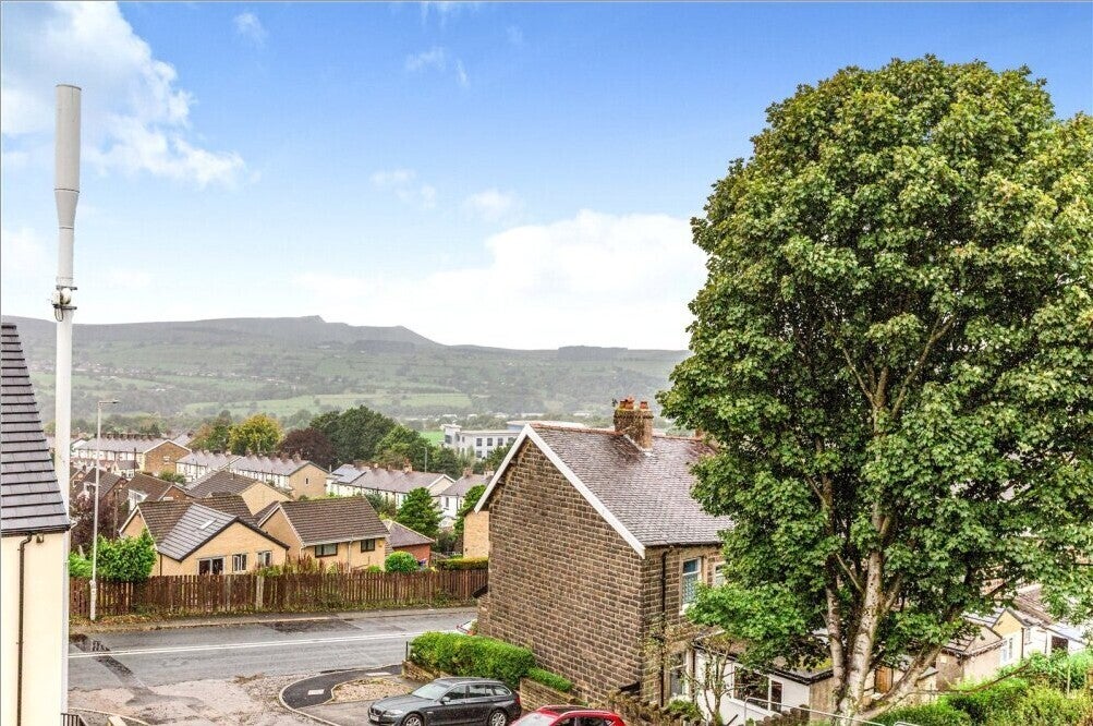 Flat Higher Reedley Road in Burnley