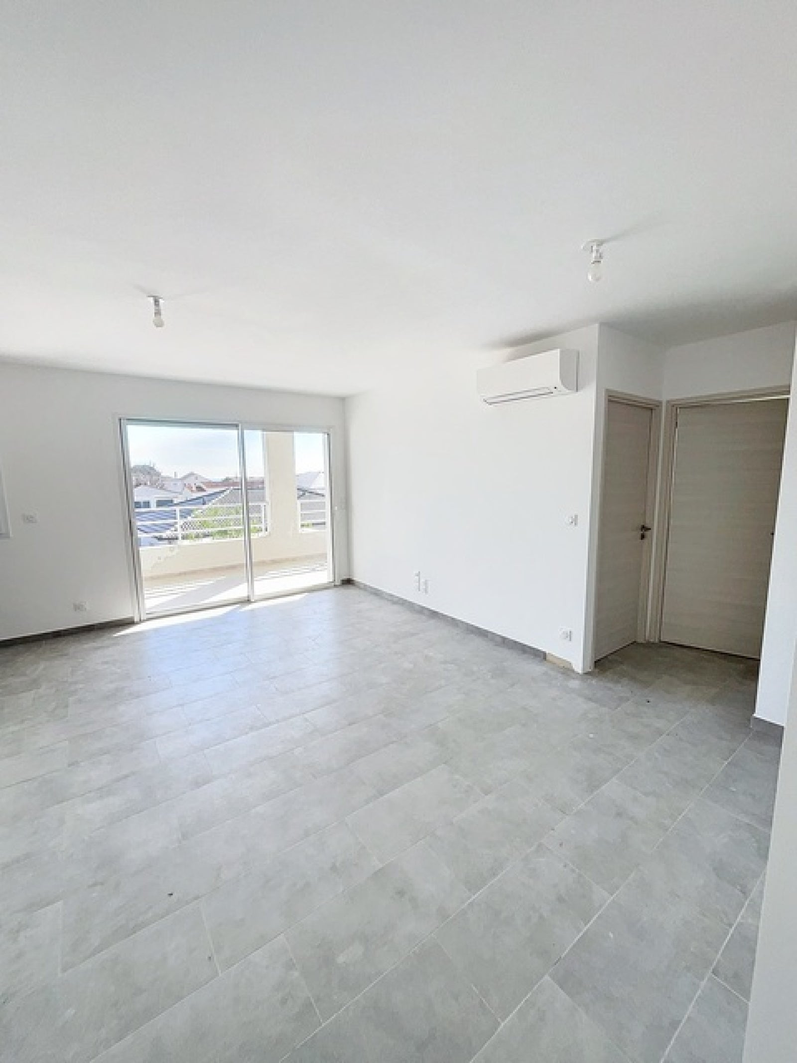 Flat T 10 in Santa-Lucia-di-Moriani