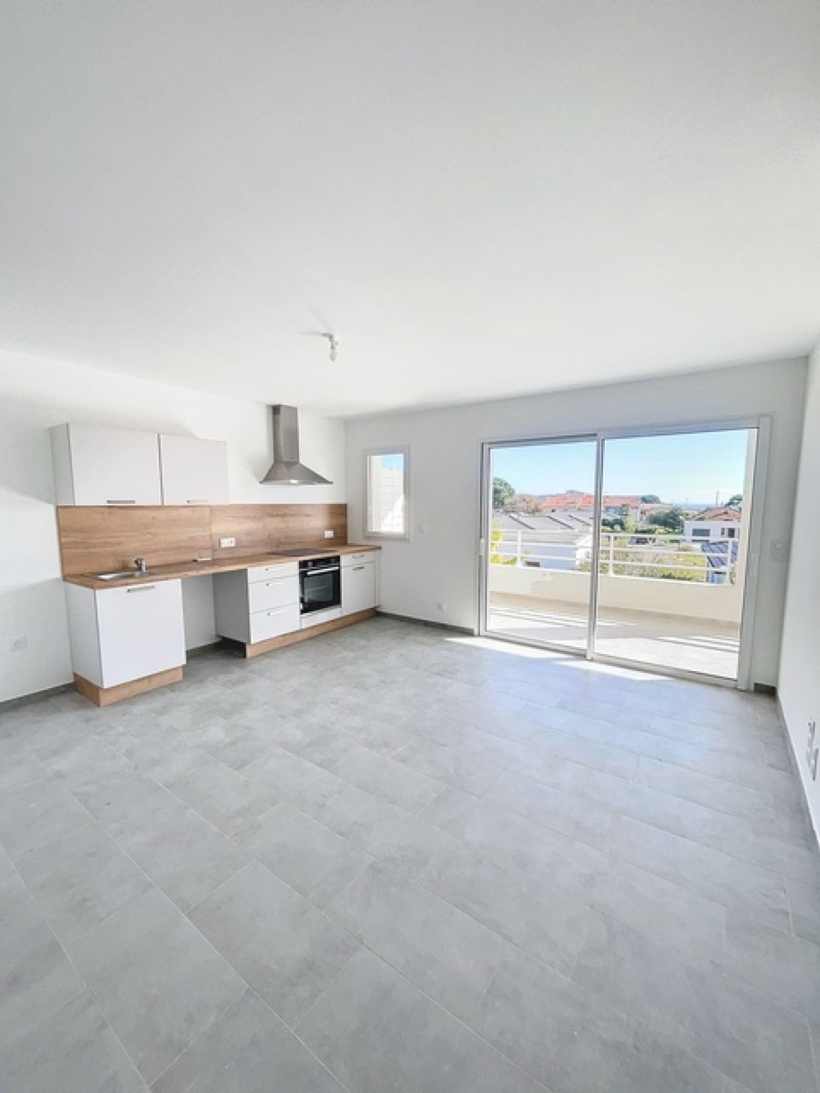 Flat T 10 in Santa-Lucia-di-Moriani