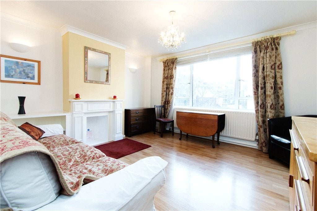 Flat Red Lion Street in Greater London