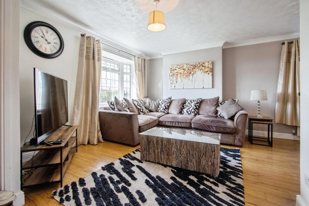 Flat Tunstall Road in Greater London