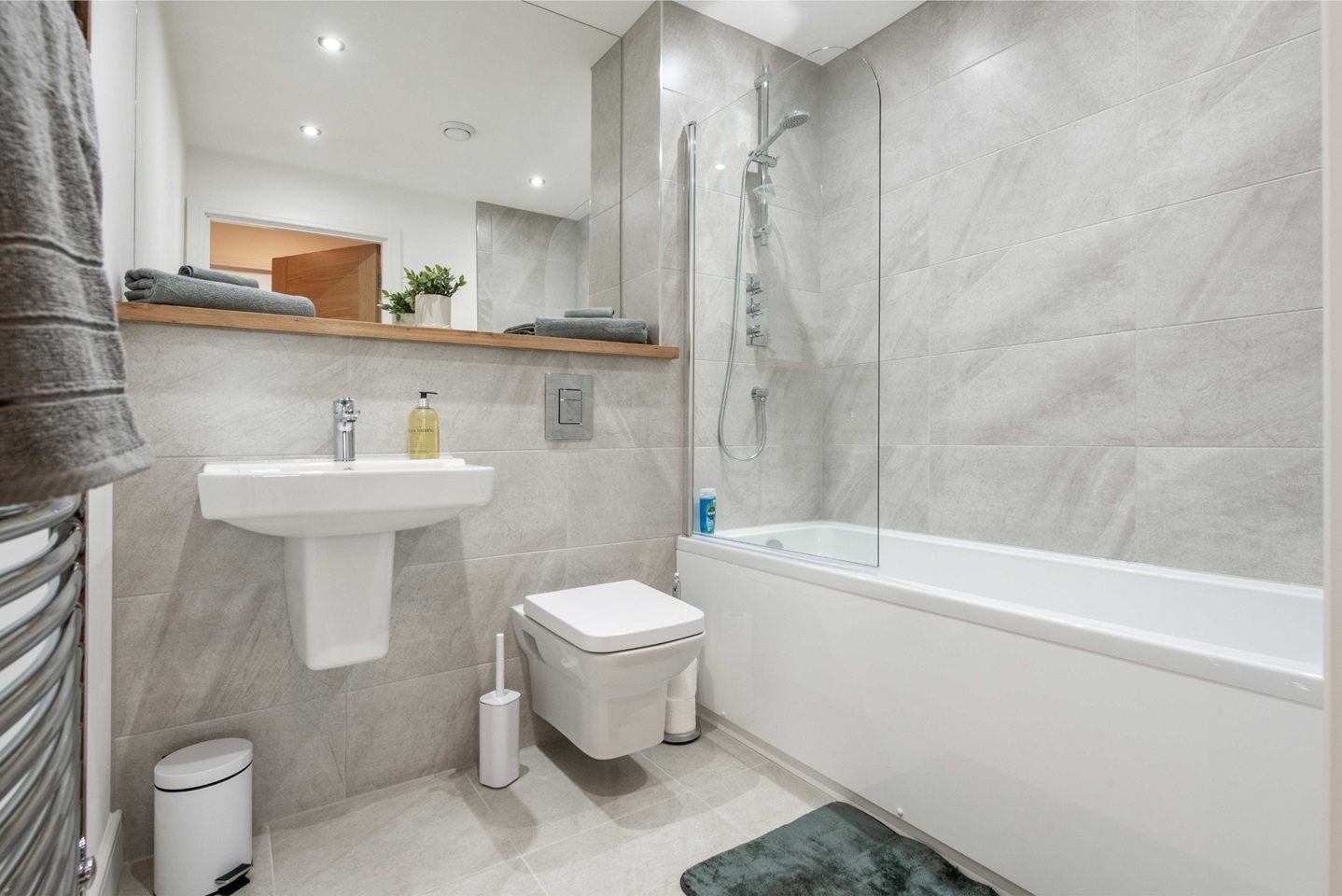 Flat Tunstall Road in Greater London