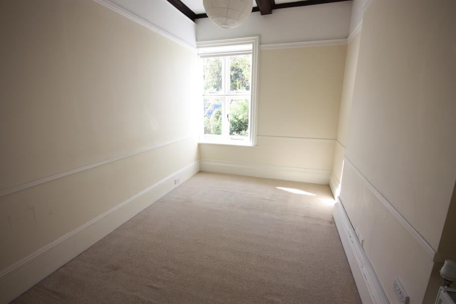 Flat Avington Close in Guildford