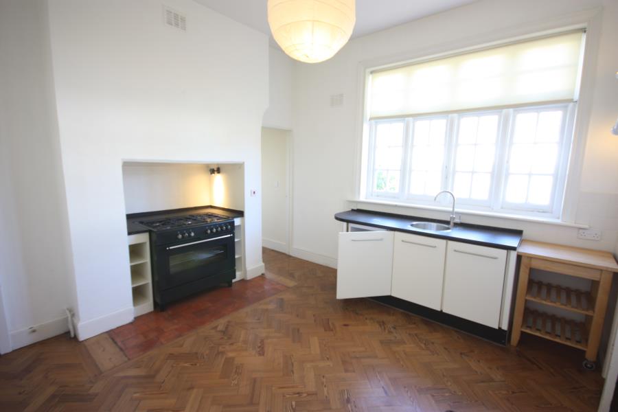 Flat Avington Close in Guildford