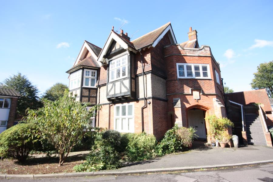 Flat Avington Close in Guildford