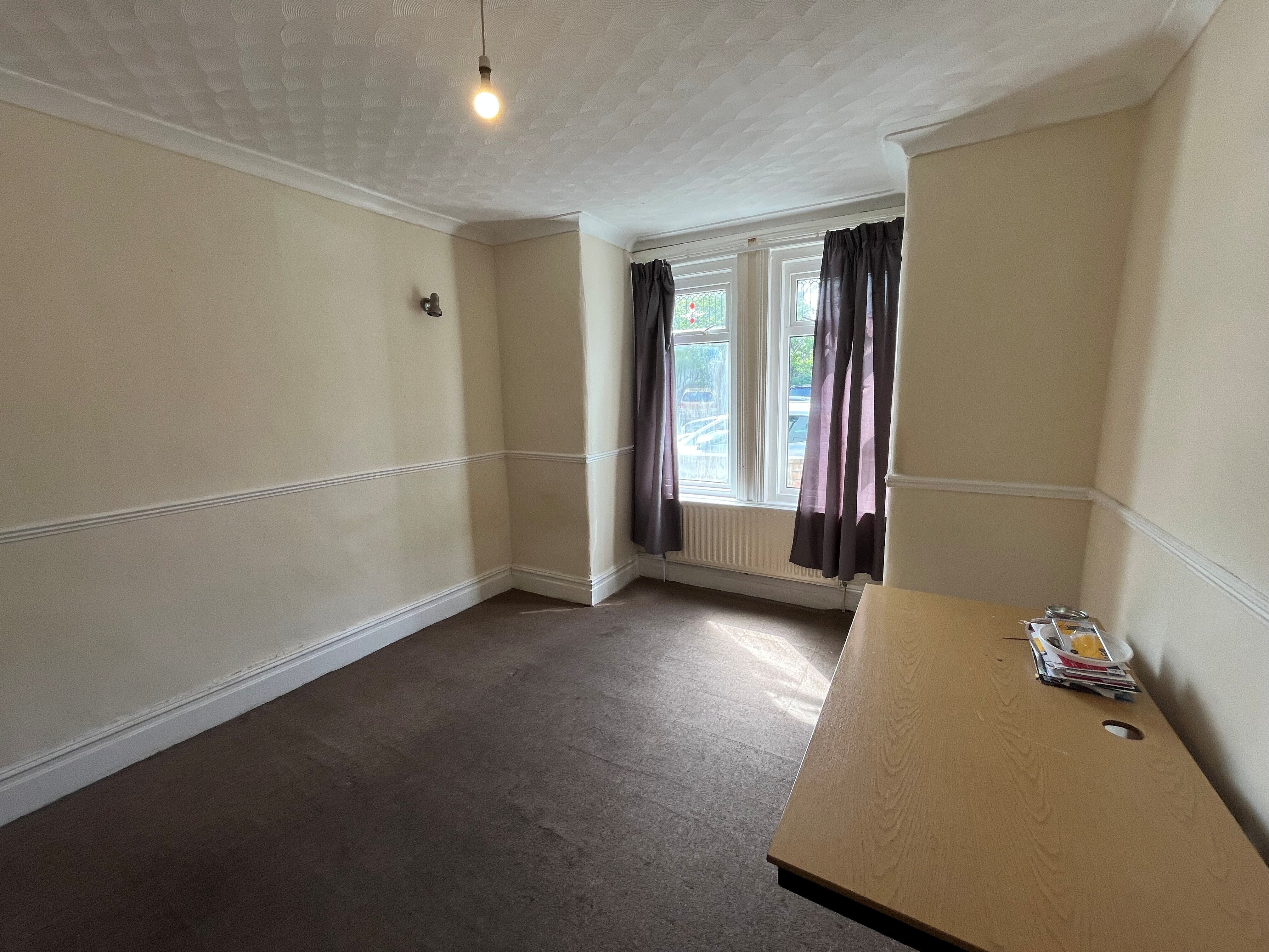 Flat Livingstone Road in Southampton