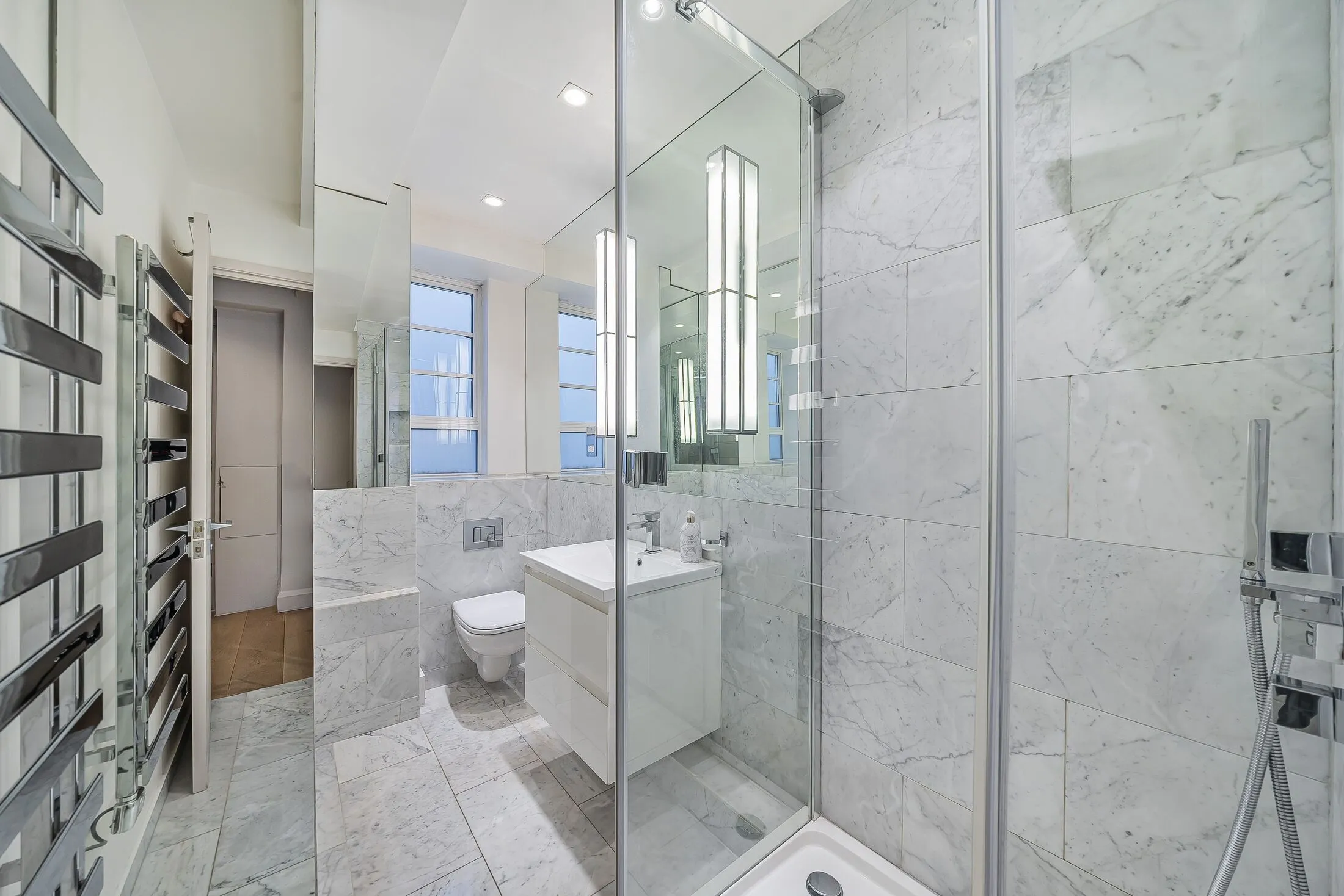 Flat Sloane Avenue in Greater London