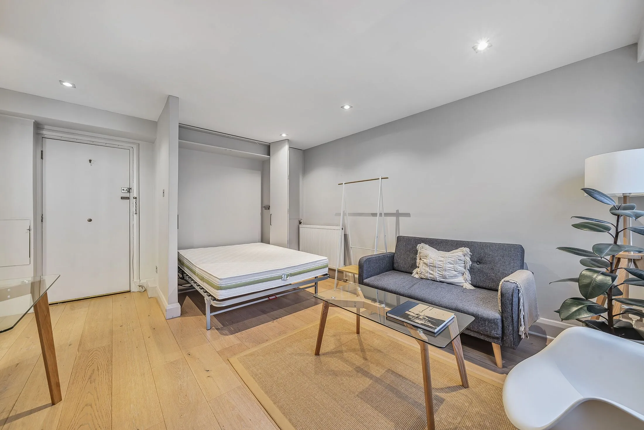 Flat Sloane Avenue in Greater London