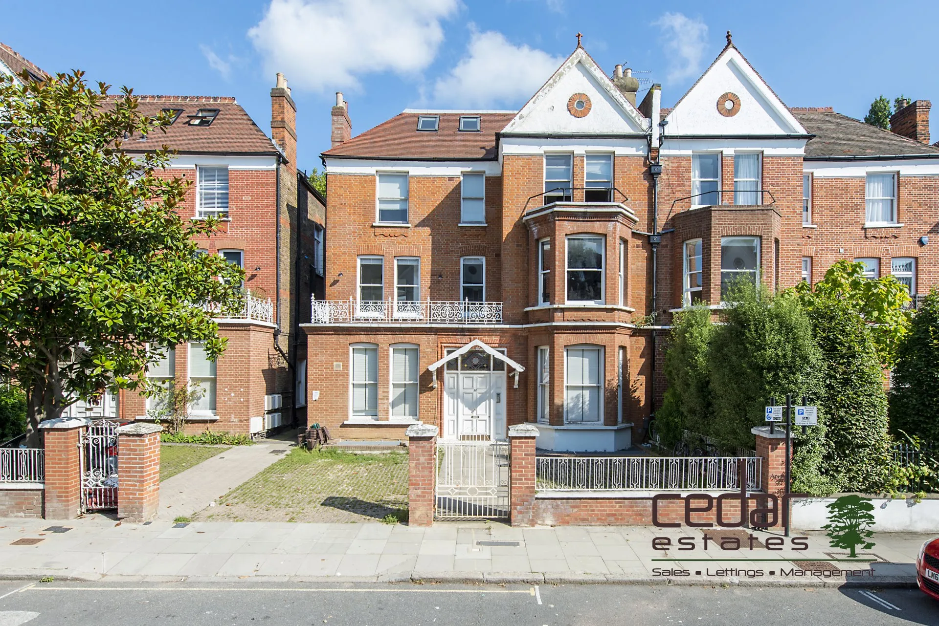 Flat Canfield Gardens in Greater London
