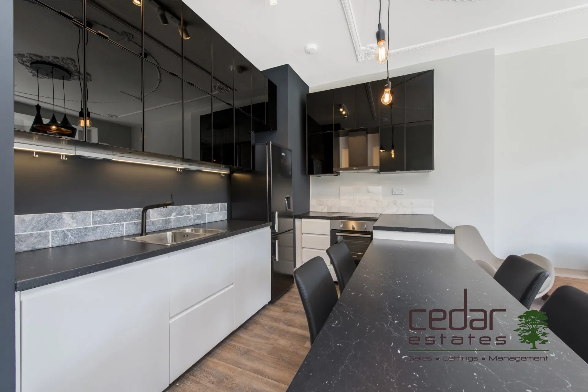 Flat Canfield Gardens in Greater London