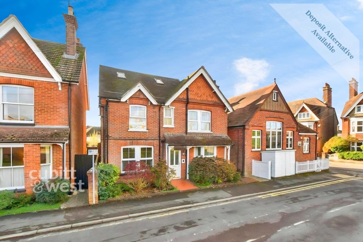 Flat Manor Place in Arun