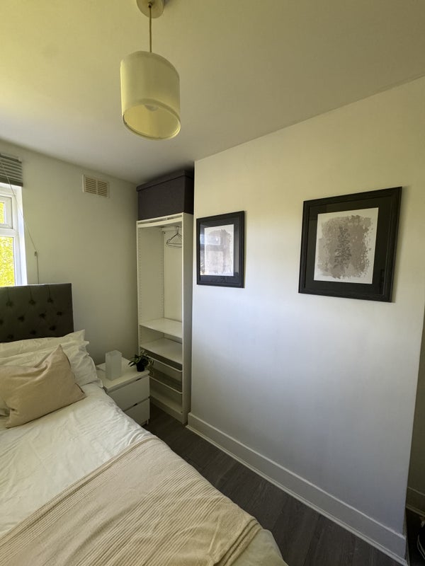 Room Whitehorse Road in Greater London