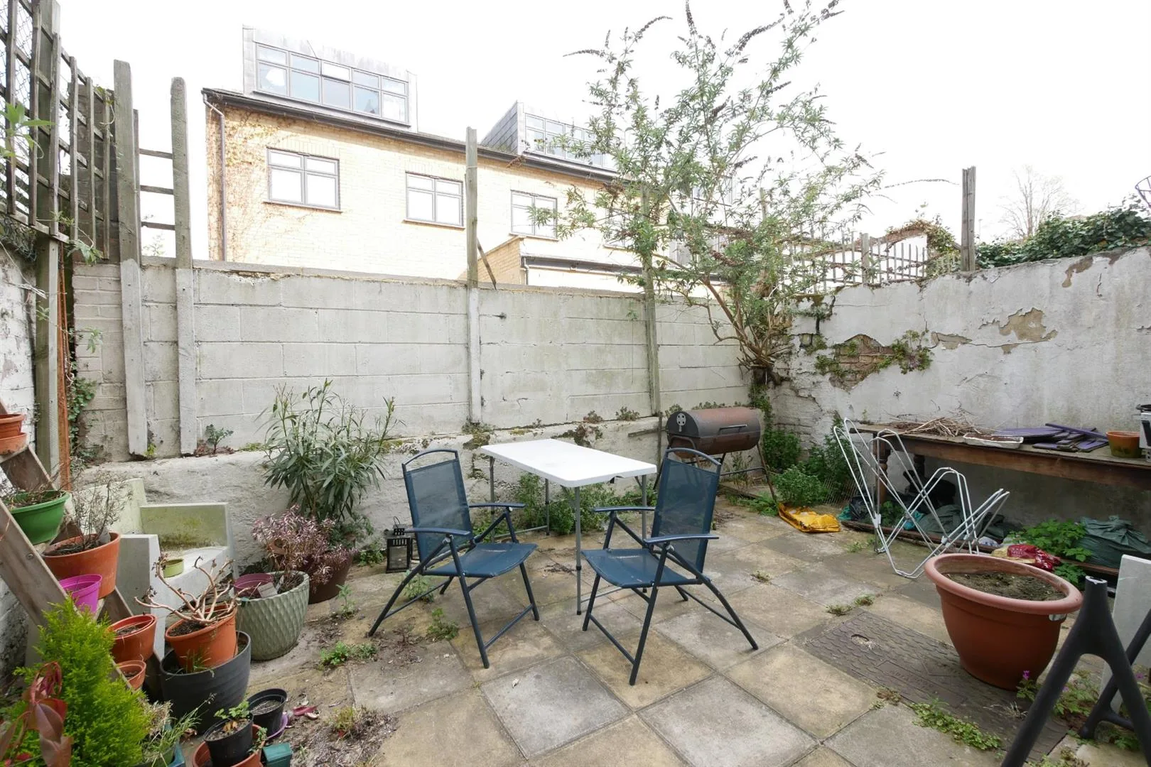 Flat Albion Road in Greater London