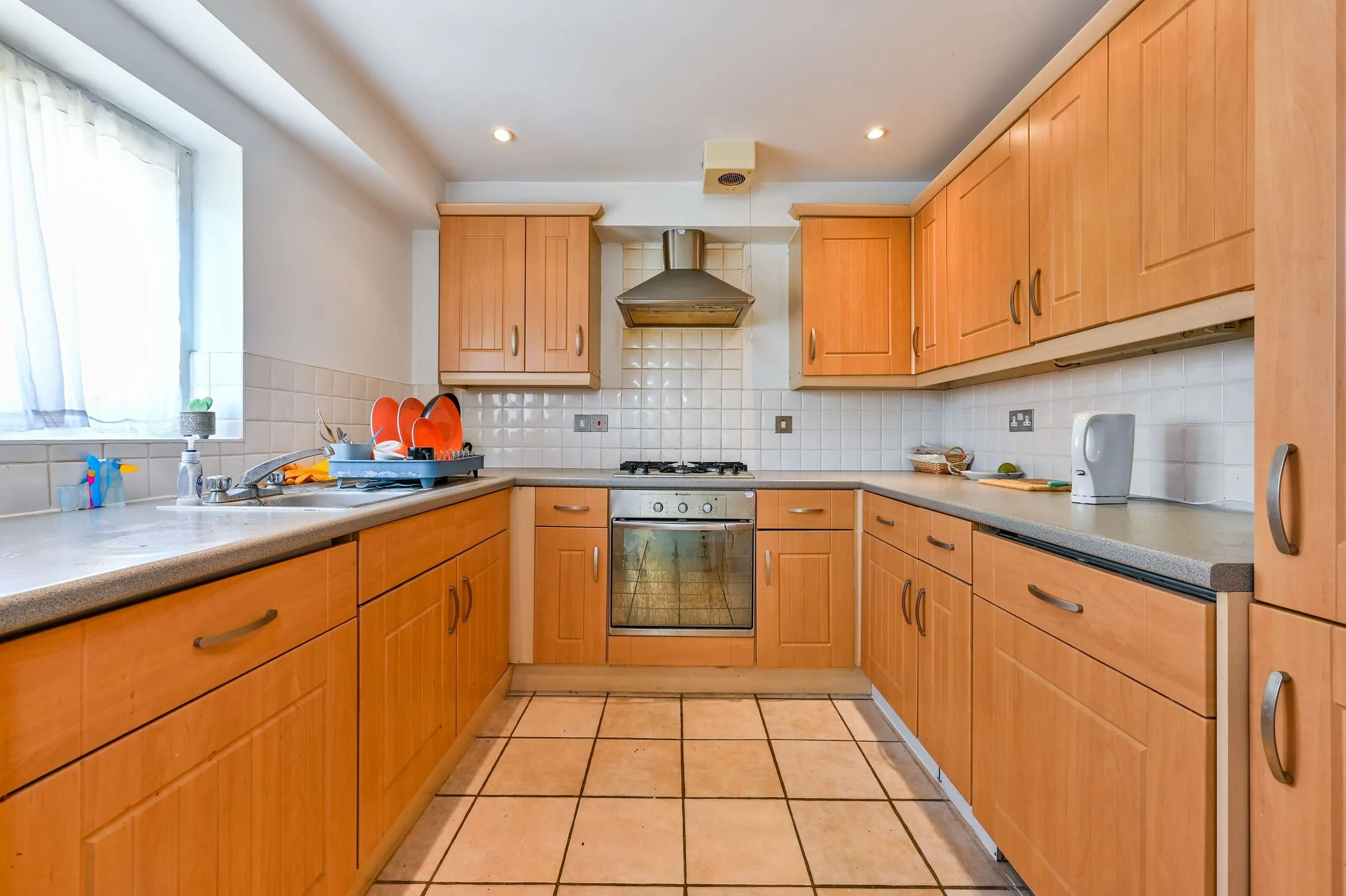 Flat Queen's Drive in Greater London