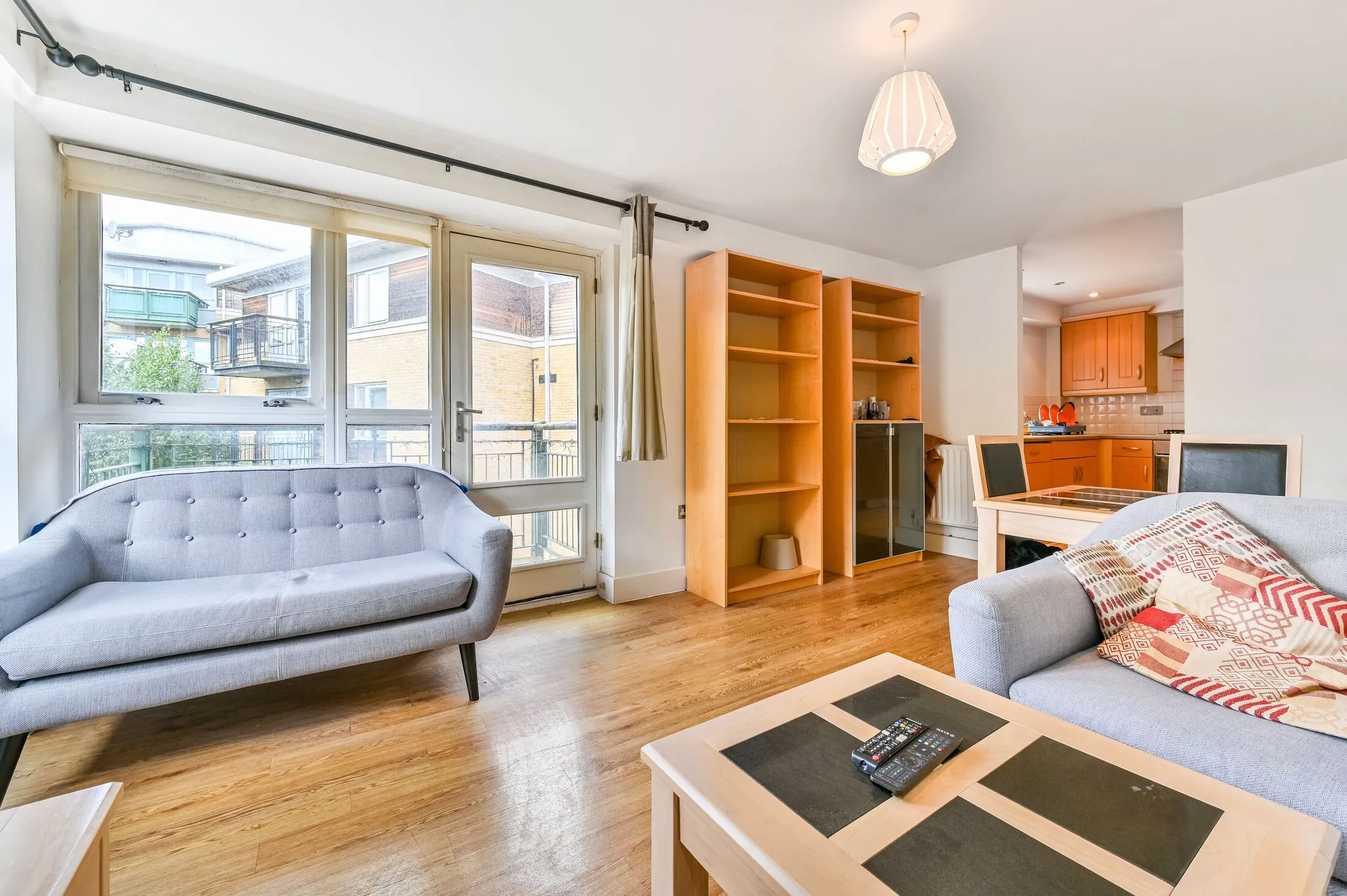 Flat Queen's Drive in Greater London
