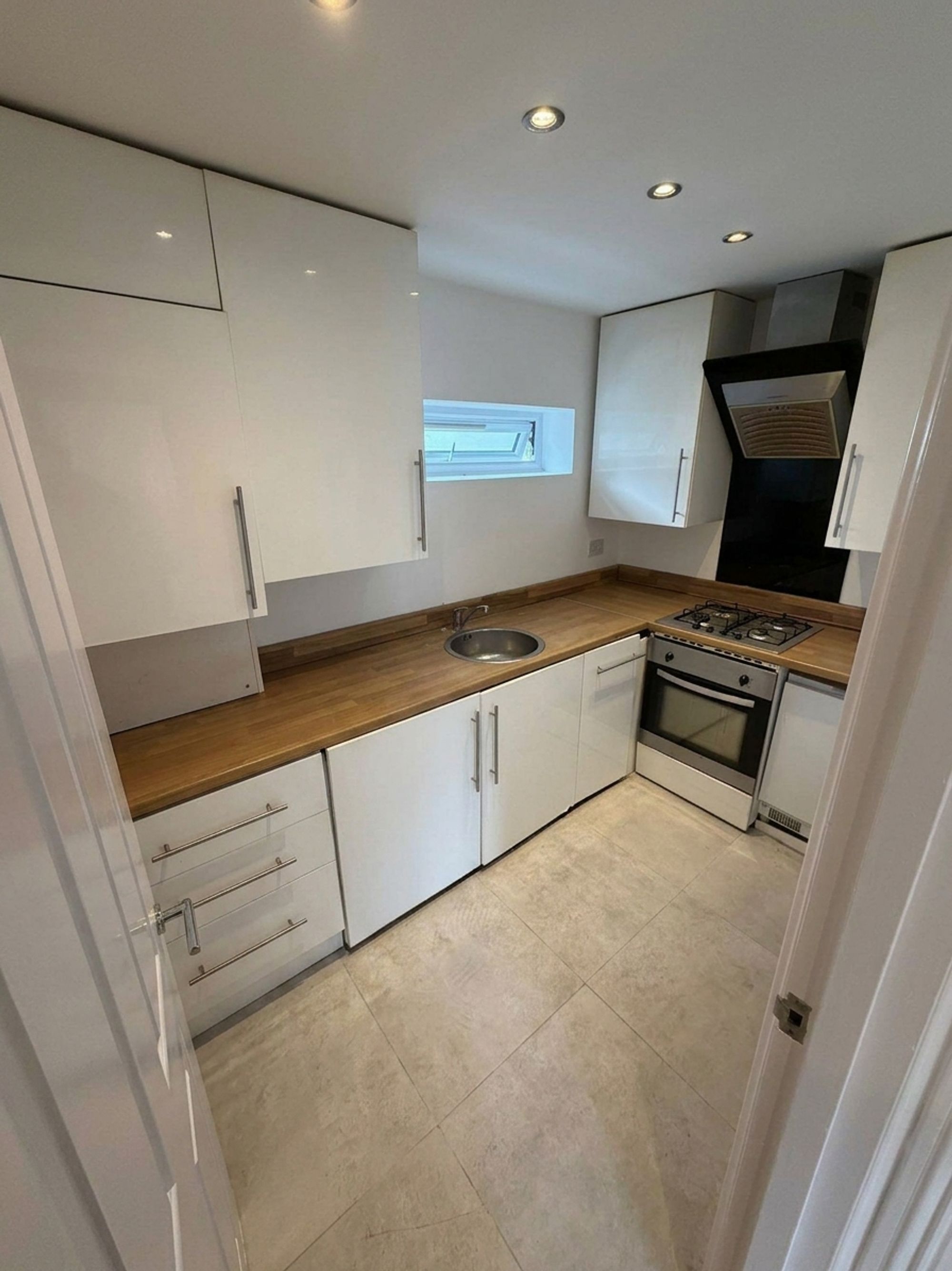 Flat Selhurst Road in Greater London