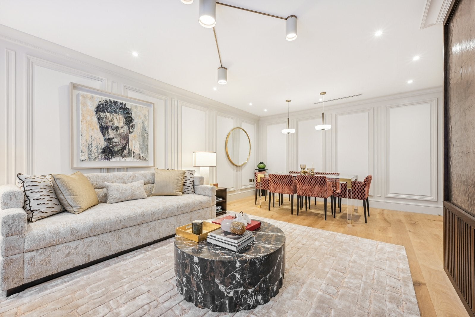 Flat Upper Grosvenor Street in City of Westminster