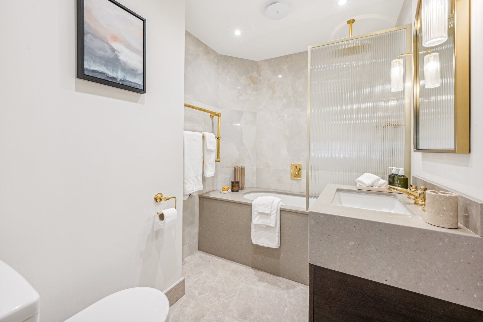 Flat Upper Grosvenor Street in City of Westminster