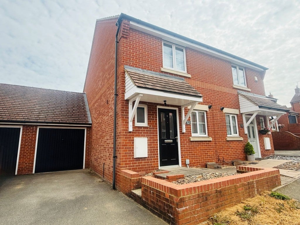 House Maple Close in Pulloxhill