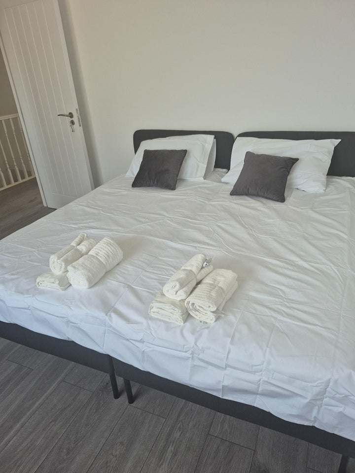 Flat Mandeville Road in Greater London