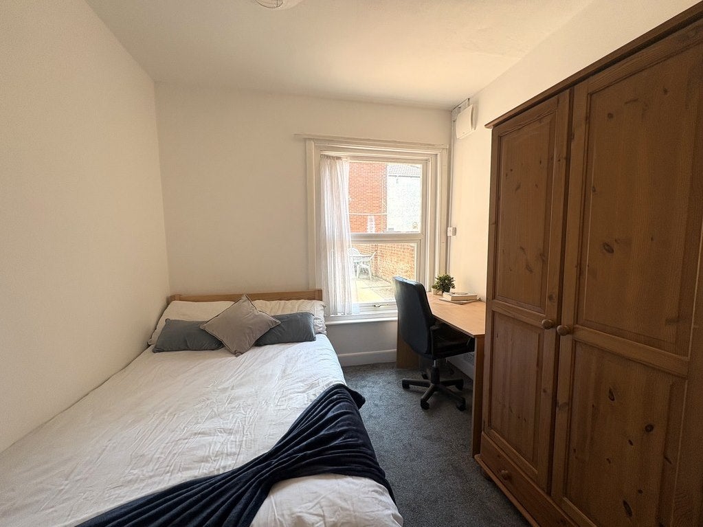 Room Kenilworth Road in Southampton
