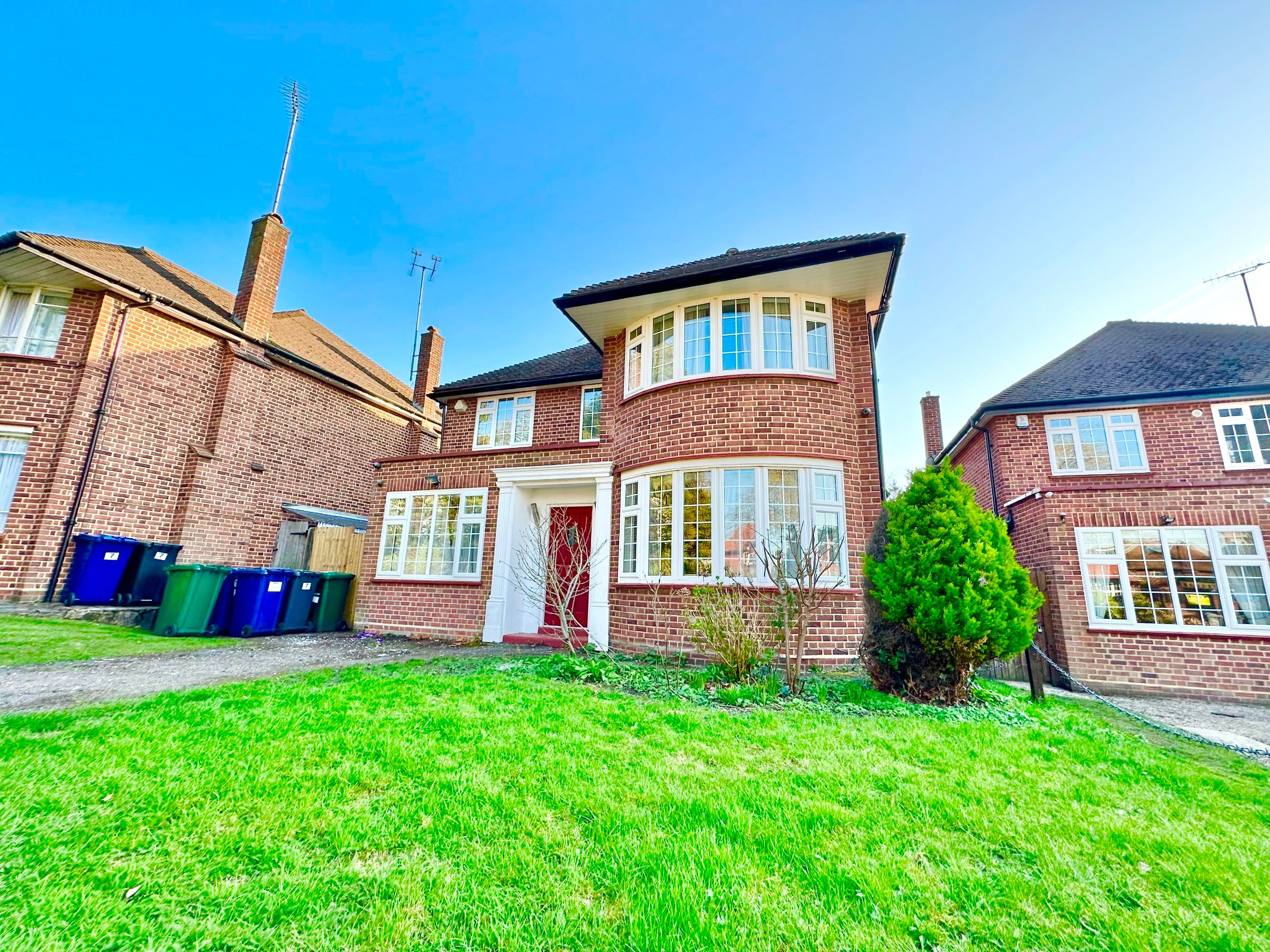 House Hendon Avenue in Greater London