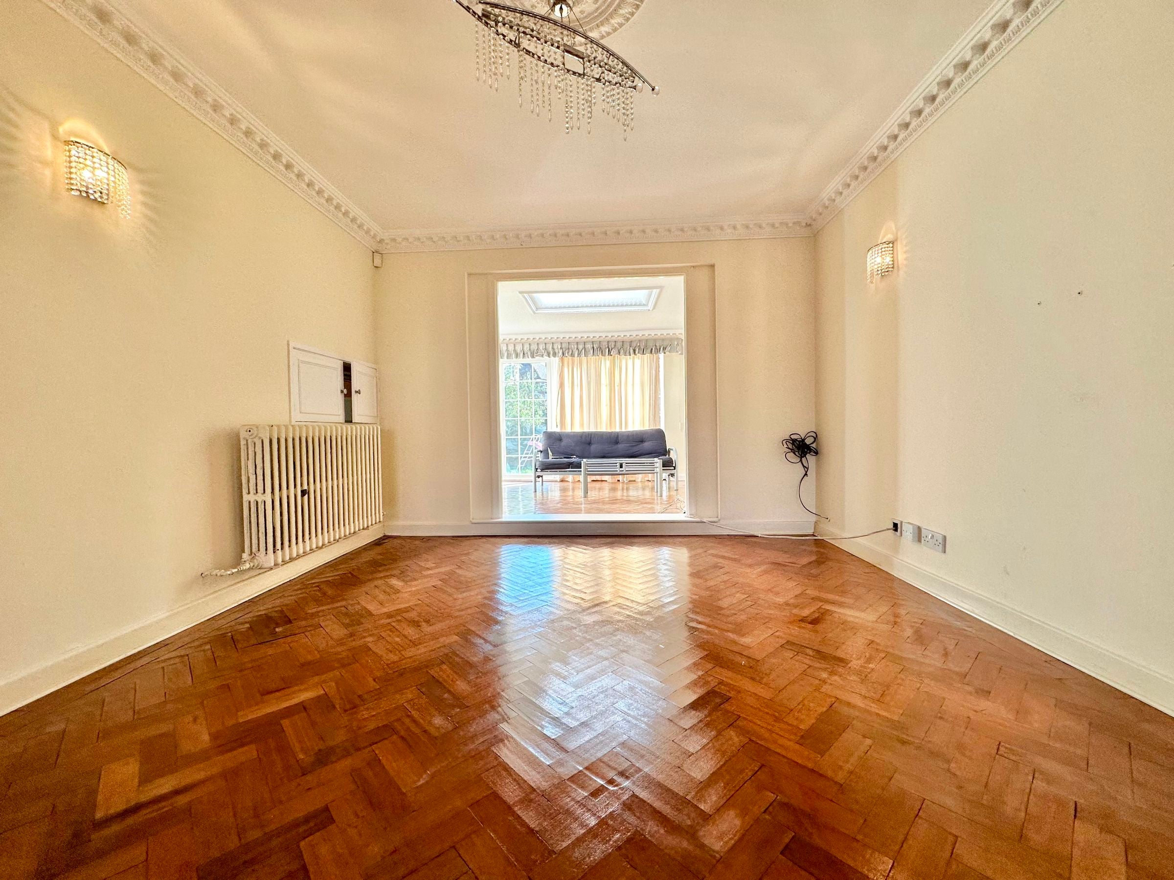 House Hendon Avenue in Greater London